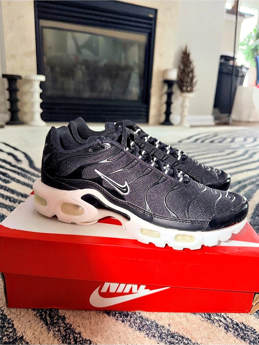Nike Air Max Plus Black & White US 6.5 Like New